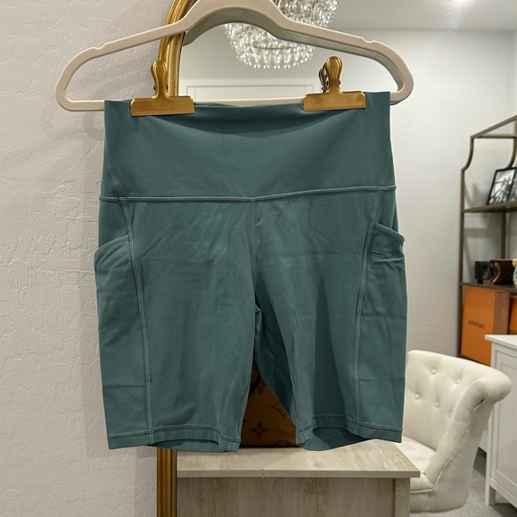 Lululemon Teal Green Bike Shorts w/ pockets - Picture 1 of 4
